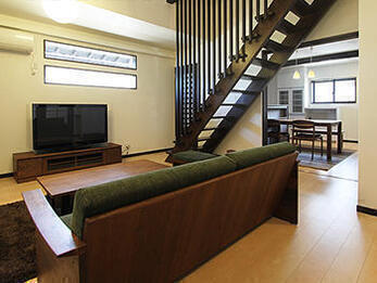 昔ながらの純和風の家にデザイン性を取り入れ新しい空間に