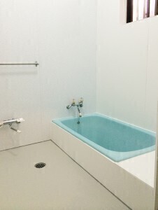 タイルのお風呂を上張り！仕上がりはまるでユニットバス！！