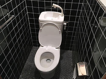 簡易水洗トイレの交換もしてますよ！！
