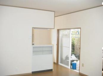 狭く暗かったキッチンを明るく