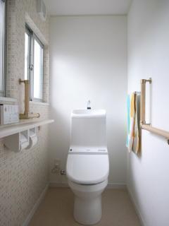 眩しすぎるトイレ