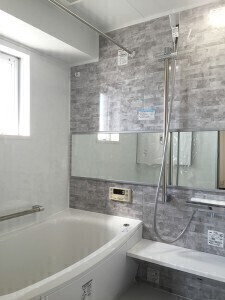 マンションには珍しい窓付きのユニットバス！！