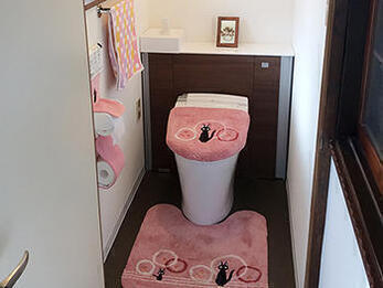 隠せる収納のトイレ