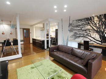 シンボルツリーの下で