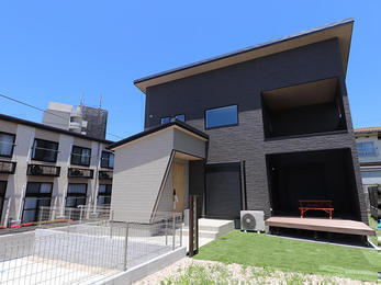 インナーデッキのある家