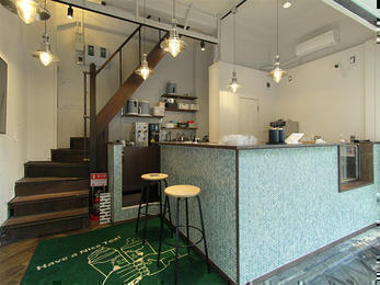 レトロ×モダンの融合で味わいのある店舗に