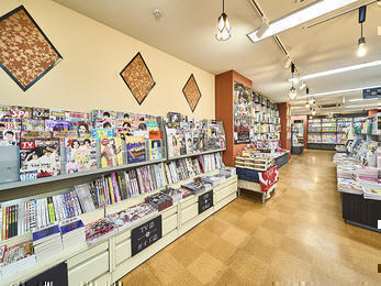 紅葉と和をイメージした、ちょっとレトロで温かい、地域に愛される本屋さん