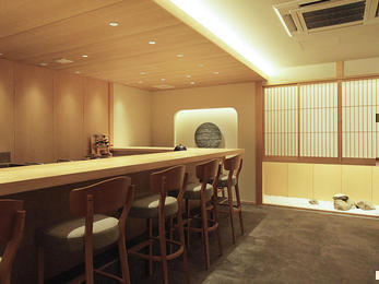 大阪の商店街に人知れず佇む、隠れ家的割烹料理店