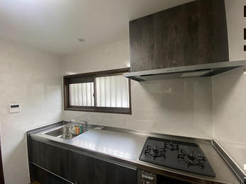 吊戸をなくしスタイリッシュなキッチンへ