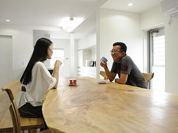 補強と増築による全面改装で広々とくつろげる住まいへ