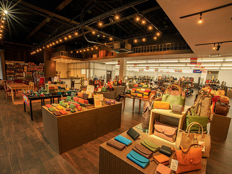 兵庫県 かばんの館様 店舗事例｜開業ならテナント工房