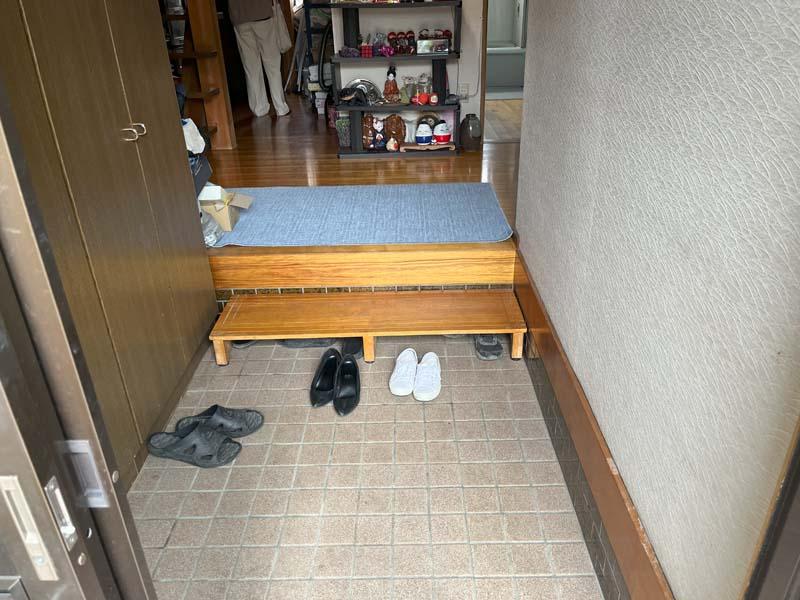 東近江市 リノベーション施工事例 施工前 玄関|滋賀でリフォームするなら匠工房