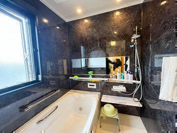 落ち着きの浴室空間へ