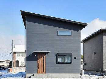 愛猫と一緒にくつろぐ住まい