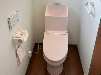 ピンクのかわいいトイレに